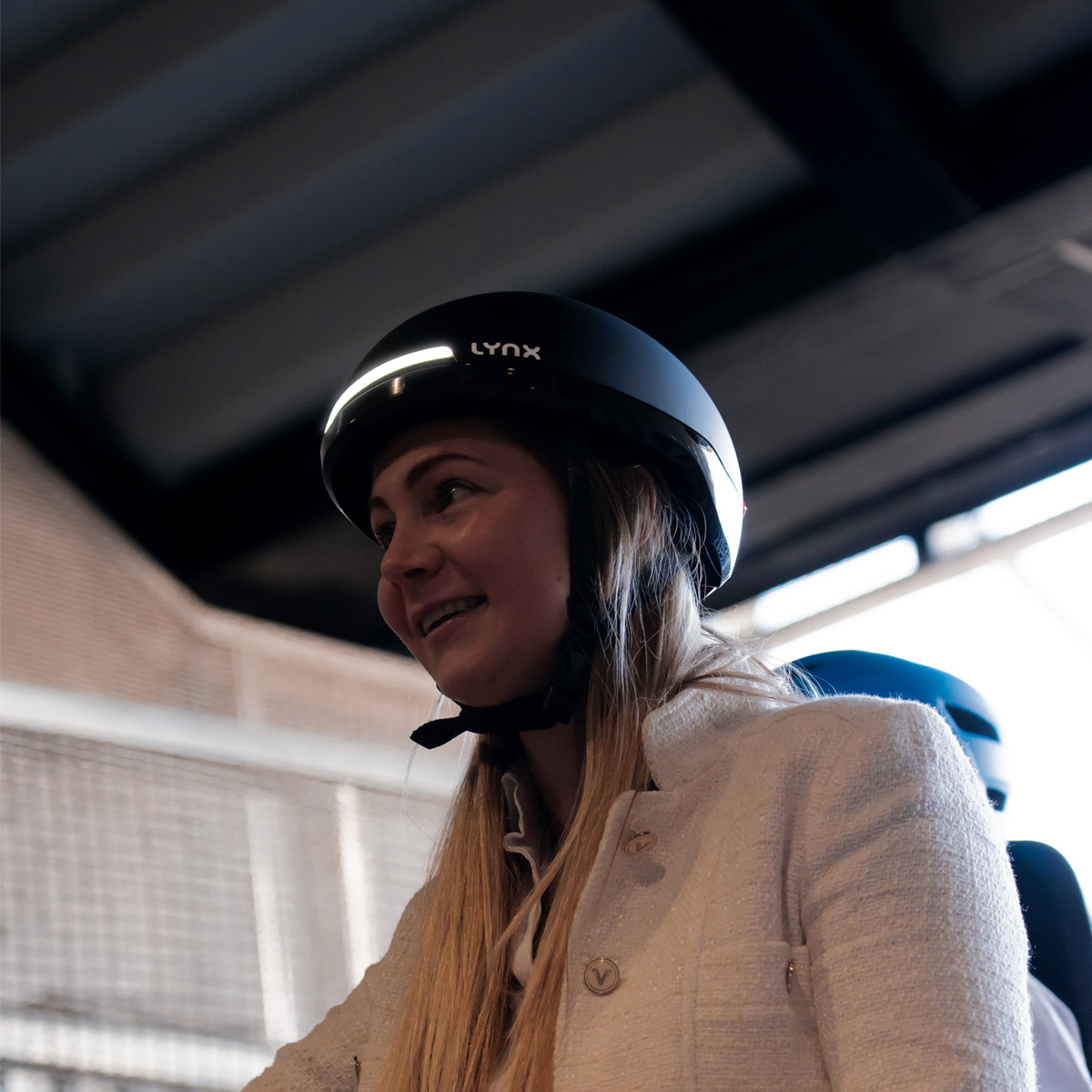 619122.BLA LYNX Cycling helmet Citylight (L) 59-62 cm